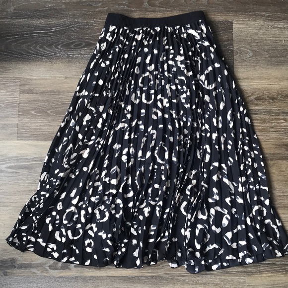 H&M Dresses & Skirts - H&M Skirt